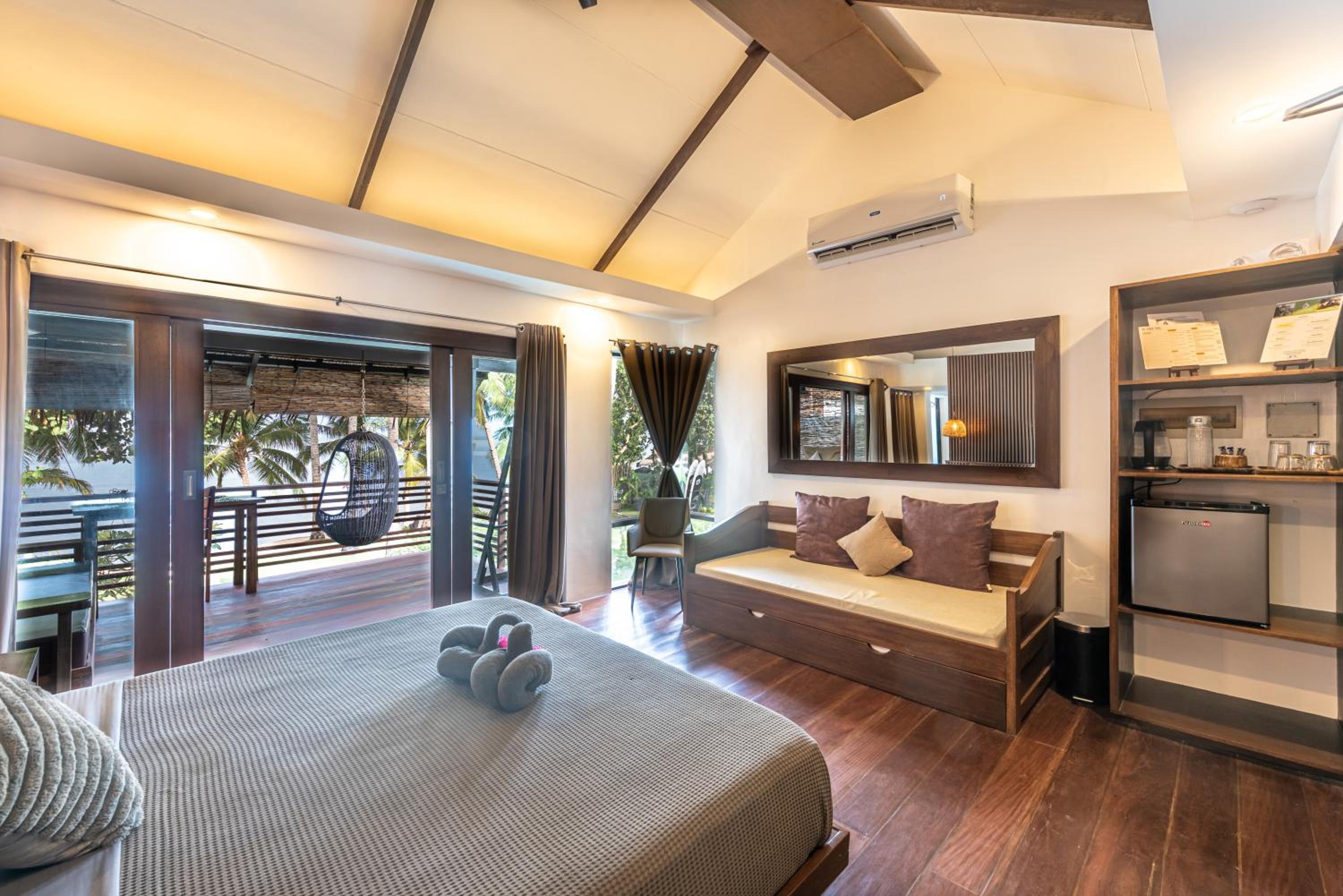Villa, King Bed, Beach Front, Sofa
