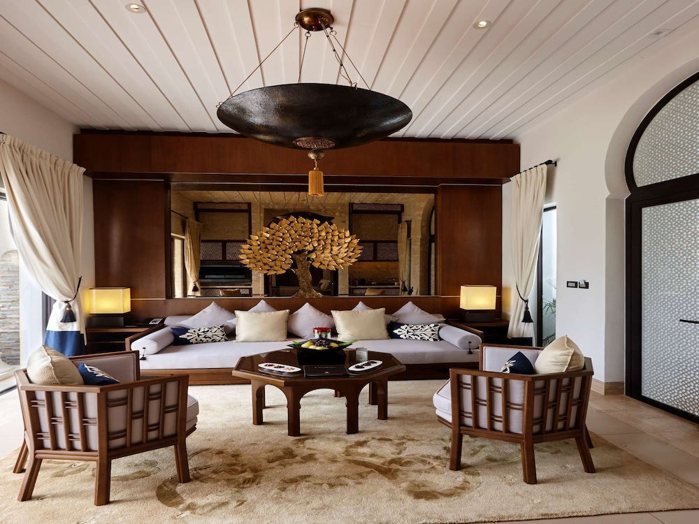 Banyan Tree Tamouda Bay 68/87