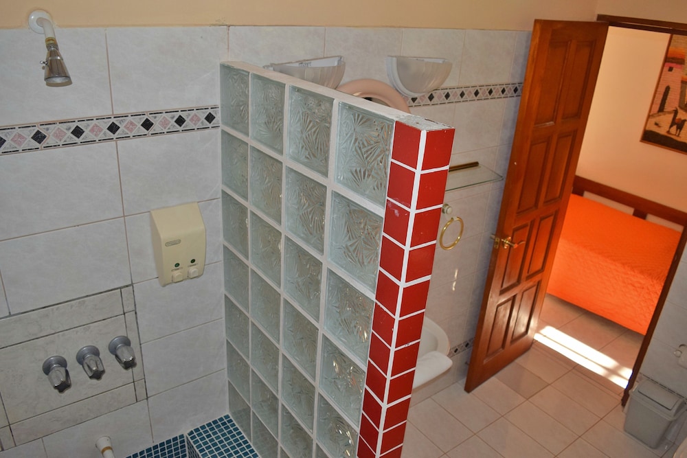 Tres Banderas Hotel 37/71