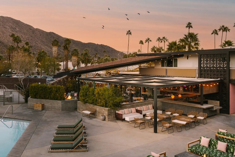 V Capri Palm Springs, a Dolce by Wyndham 46/50