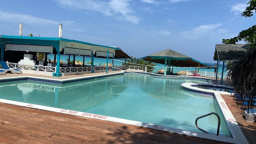 Fun Holiday Beach Resort 10/73
