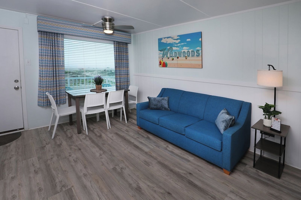 Paradise Ocean Front Resort 23/45