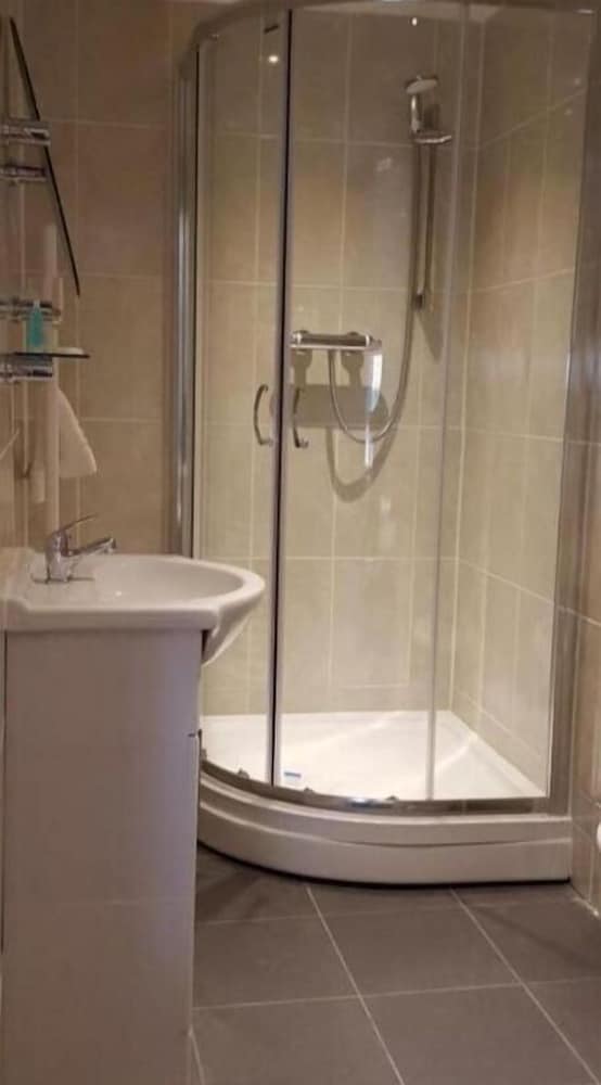 The R Inn Hotel 24/25