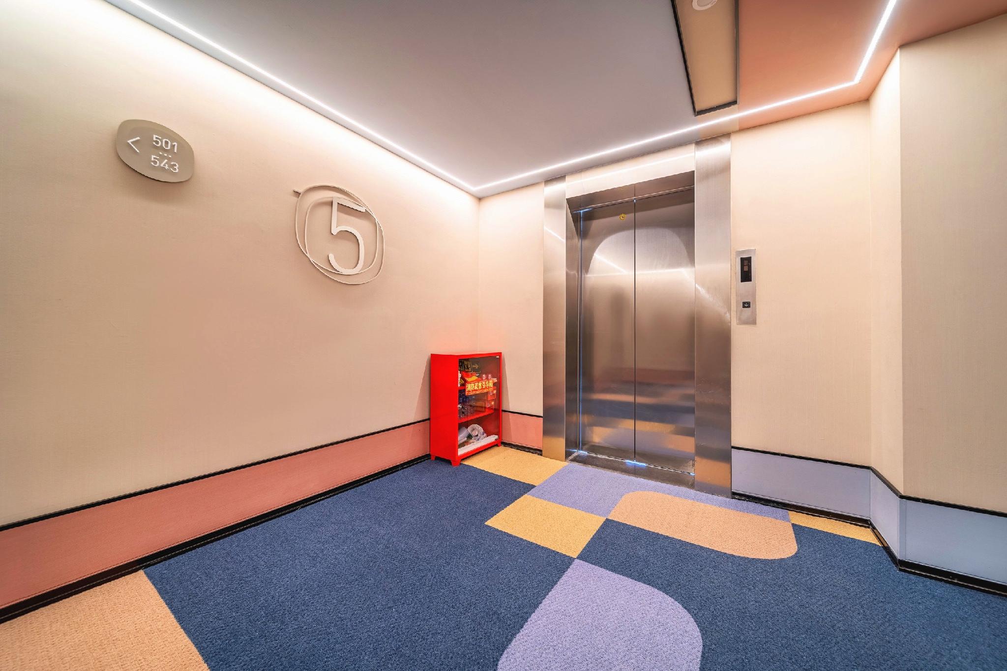 Hanting Hotel (Chongqing North Railway Station South Square Metro Station) 34/43