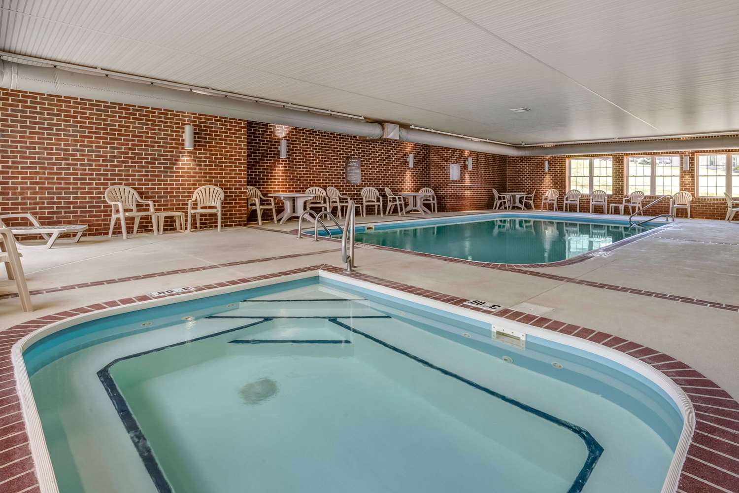 Comfort Suites Hotel and Conference Center, Berlin OH 20/36