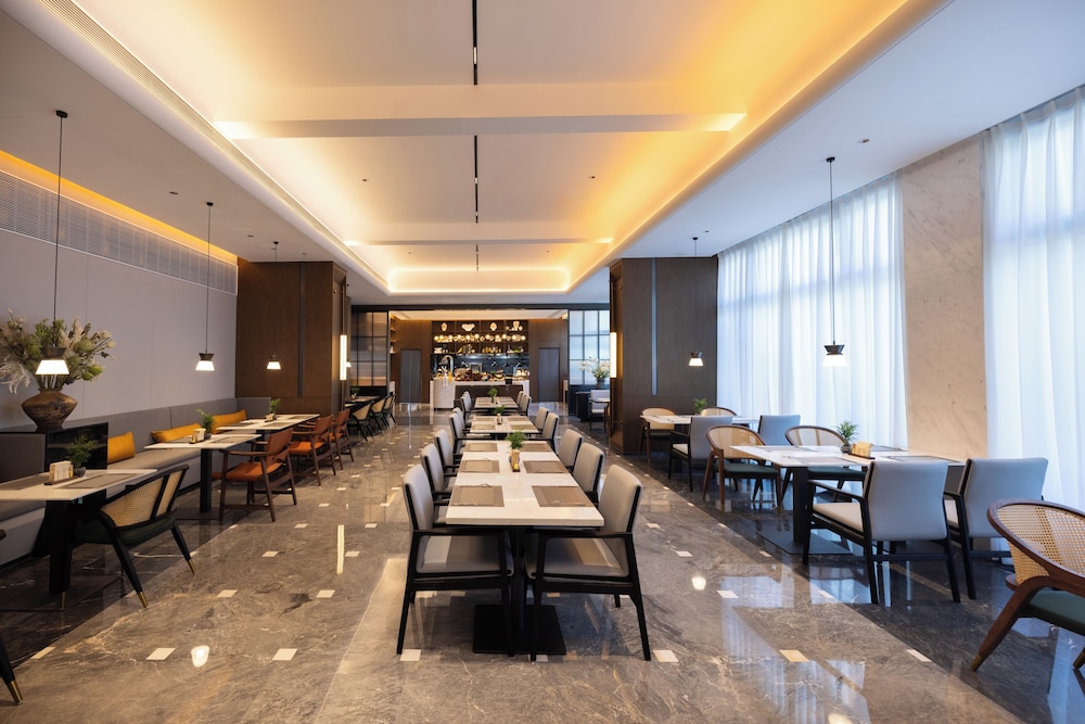 UrCove by Hyatt Nanjing South Railway Station BaiJia Lake 36/50