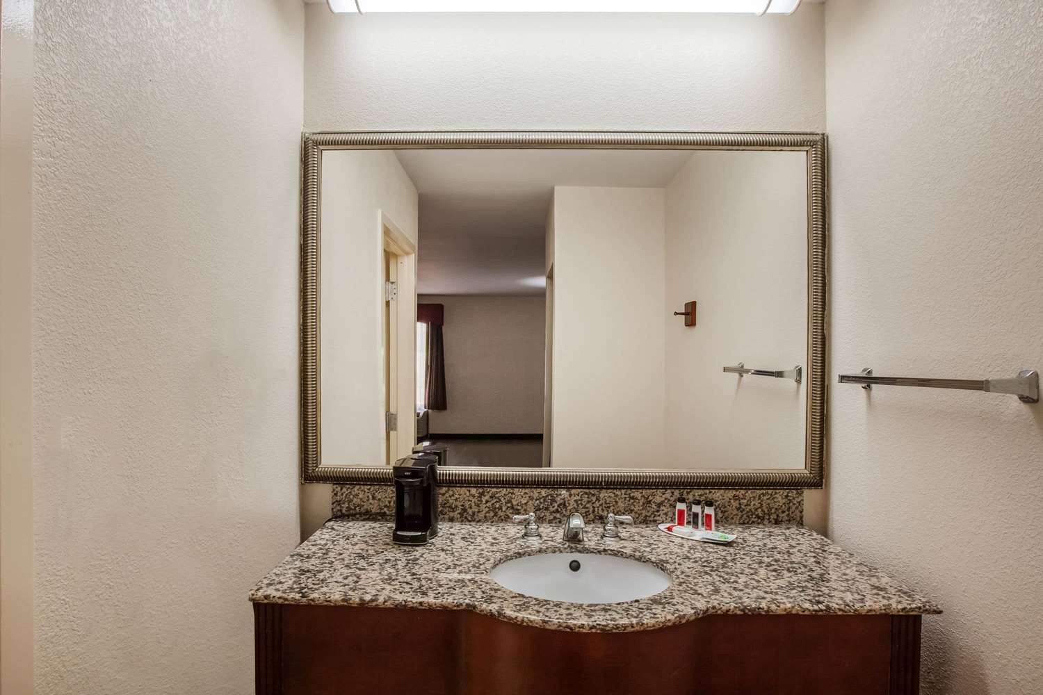 Days Inn & Suites by Wyndham Tyler 18/22