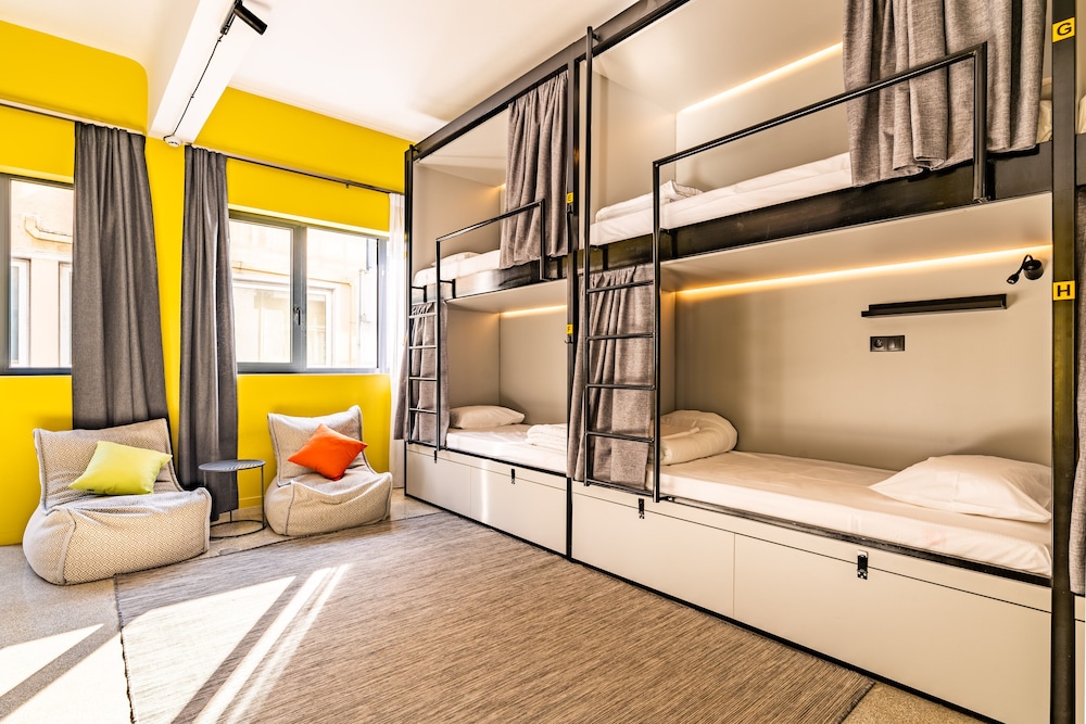 MIXED DORM, DELUXE, 8 BEDS