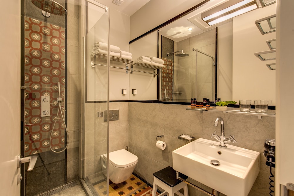We Boutique Hotel 72/74