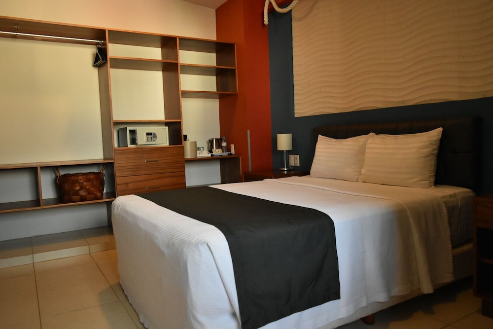 Hotel & Suites Clipperton 16/66