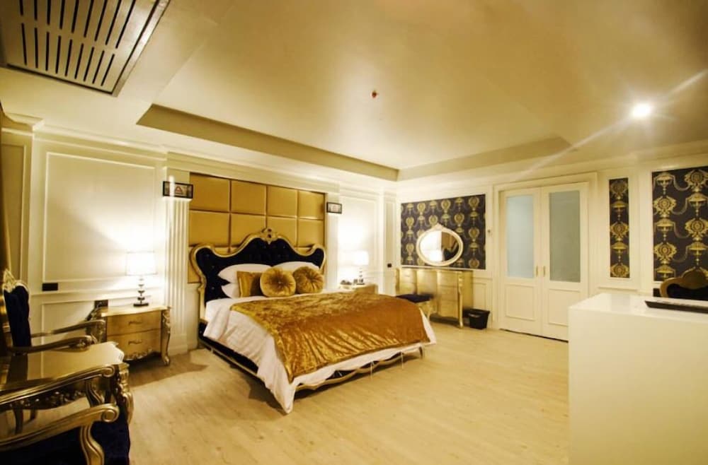 Alvarez Hotel 24/65