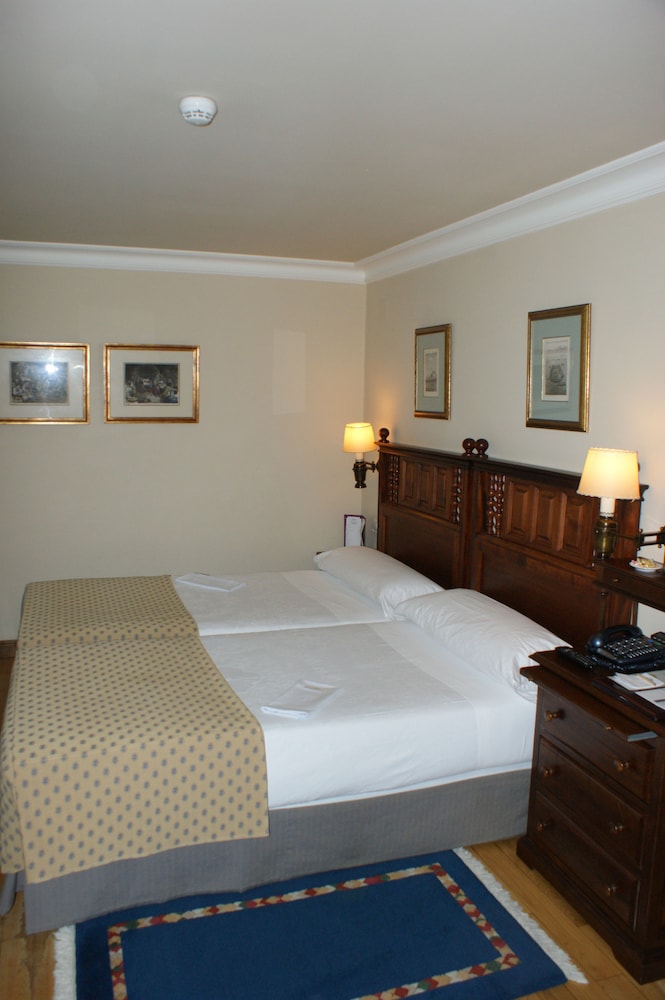PARADOR DE FERROL 13/40