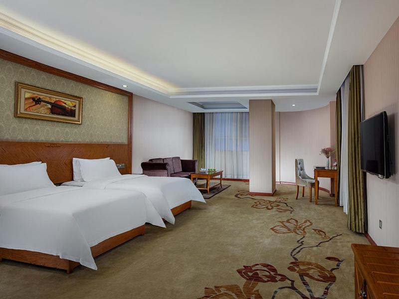 Vienna Hotel (Huizhou Zhongkai Chenjiang Avenue) 11/25