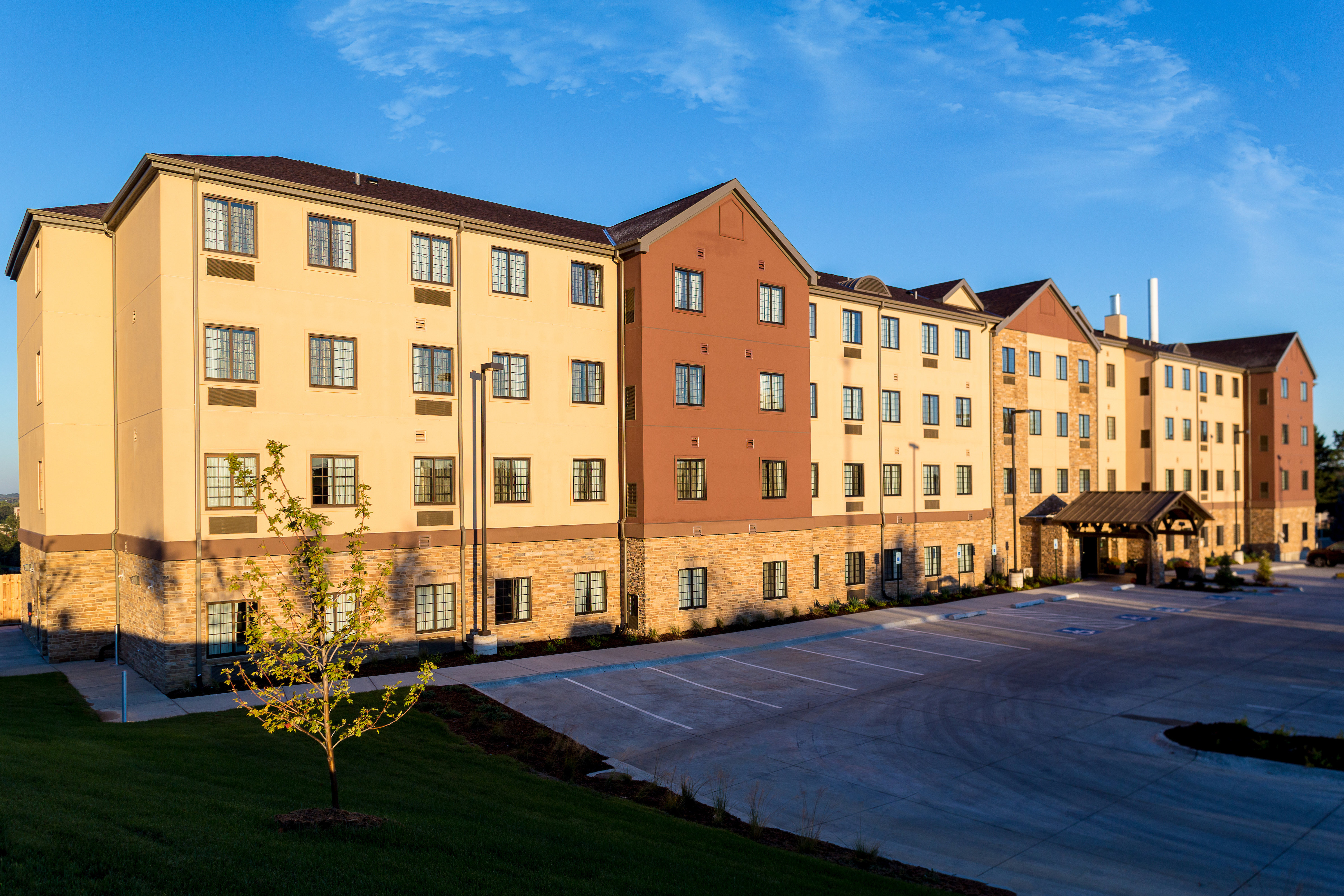 STAYBRIDGE SUITES OMAHA WEST 4/44