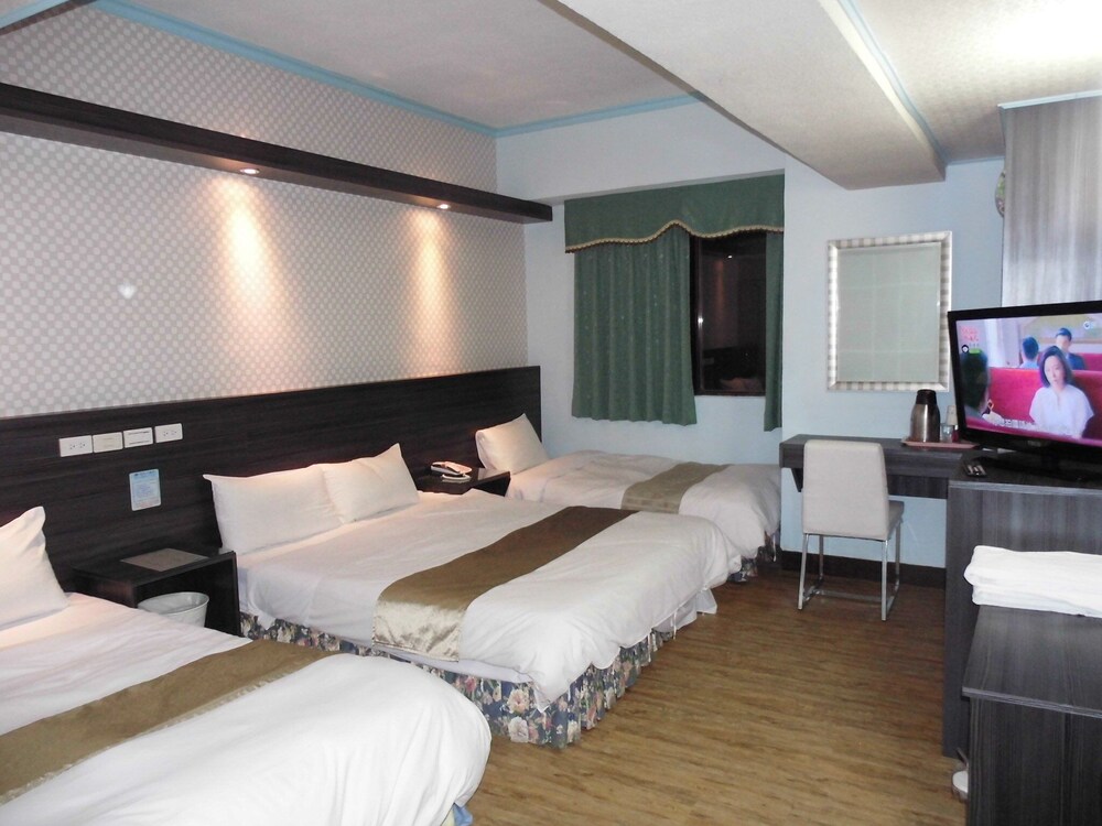 Basic, 1 Single and 2 Double Beds