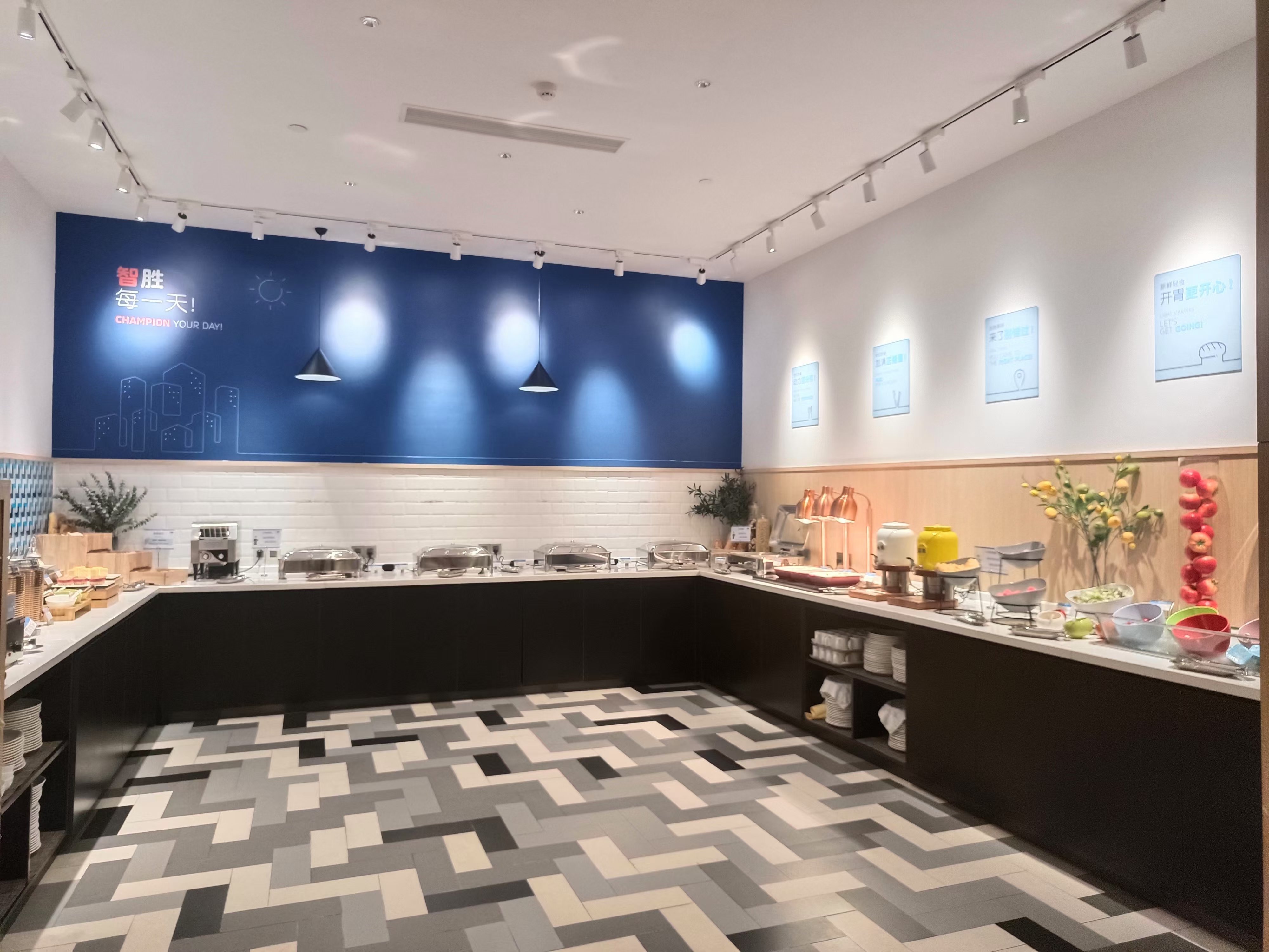 Holiday Inn Express Jiangmen Jianghai 69/79