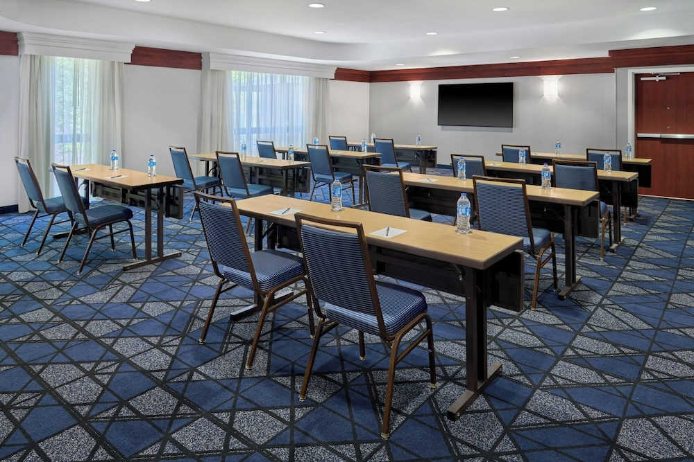 Courtyard by Marriott Kansas City Shawnee 61/71
