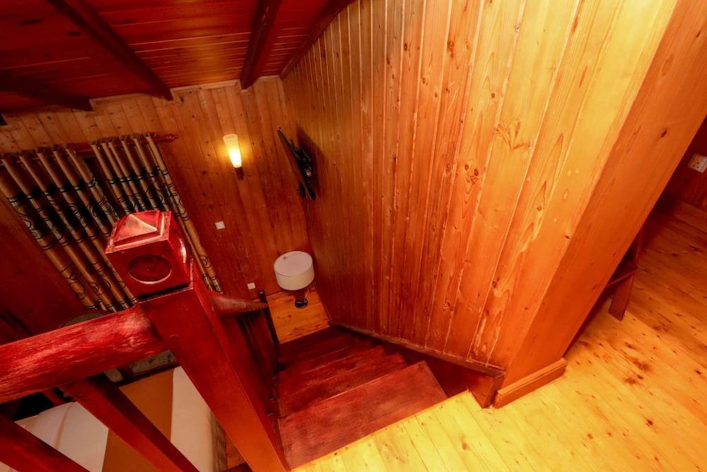 Alpine Hotel 11/27