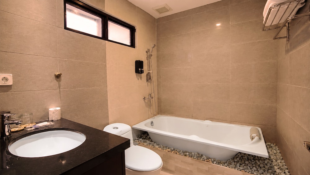 غرفة ديلوكس بسرير كينج بإطلالة على المسبح، The Visala Boutique Suites Seminyak 9/10