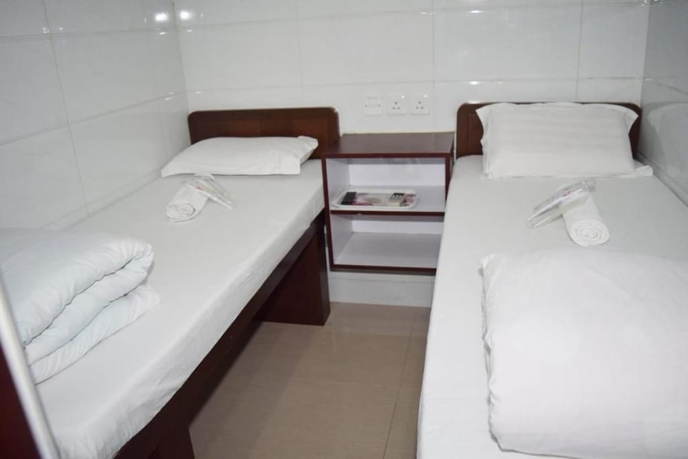 Pay-Less Guest House 23/50
