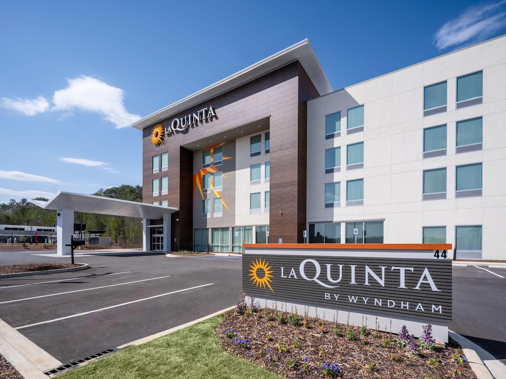La Quinta Inn and Suites by Wyndham Chelsea 29/35