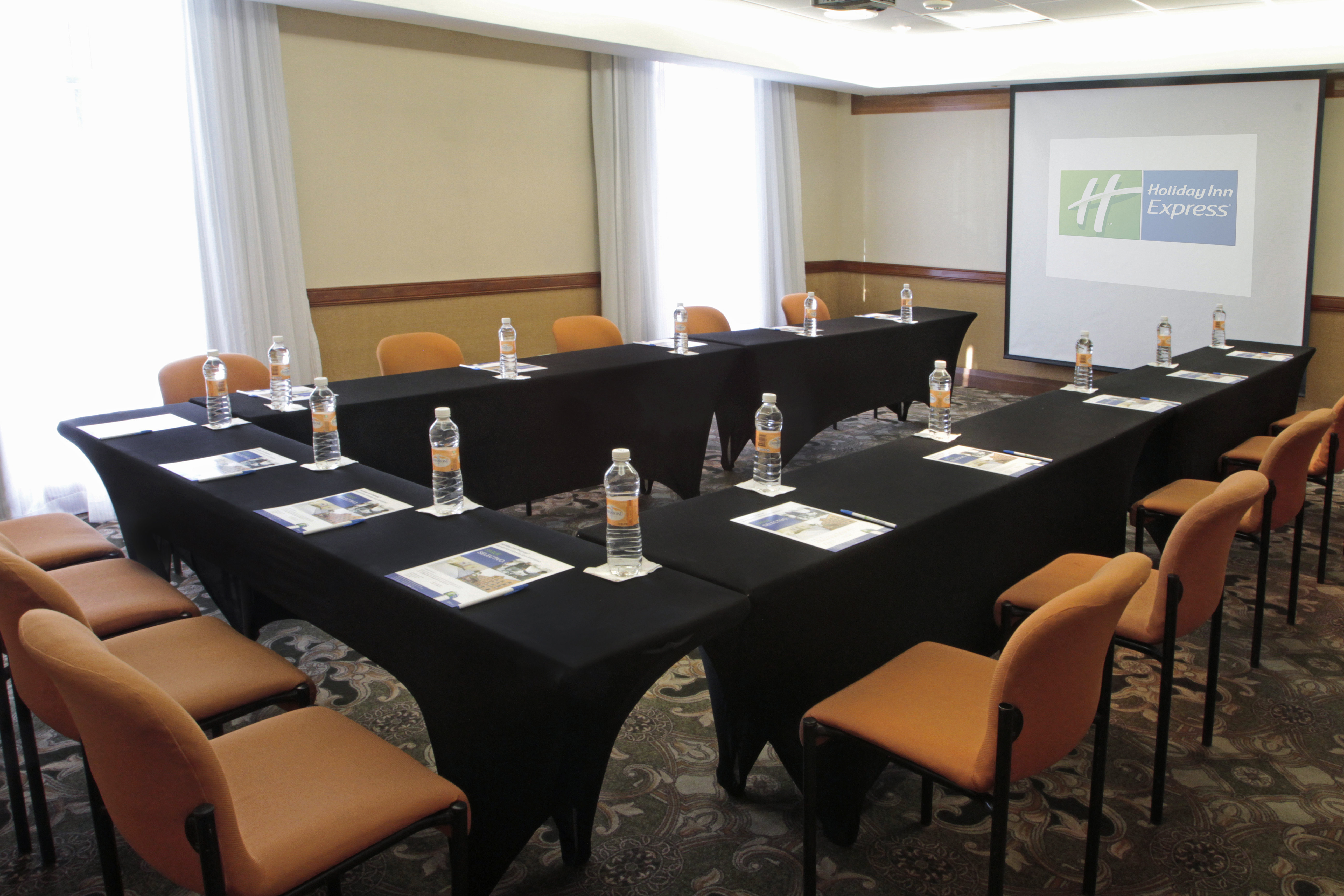 Holiday Inn Express Monterrey Galerias Sn Jeronimo 67/76