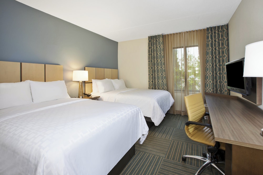 Candlewood Suites Grand Rapids Airport, an IHG Hotel 13/53