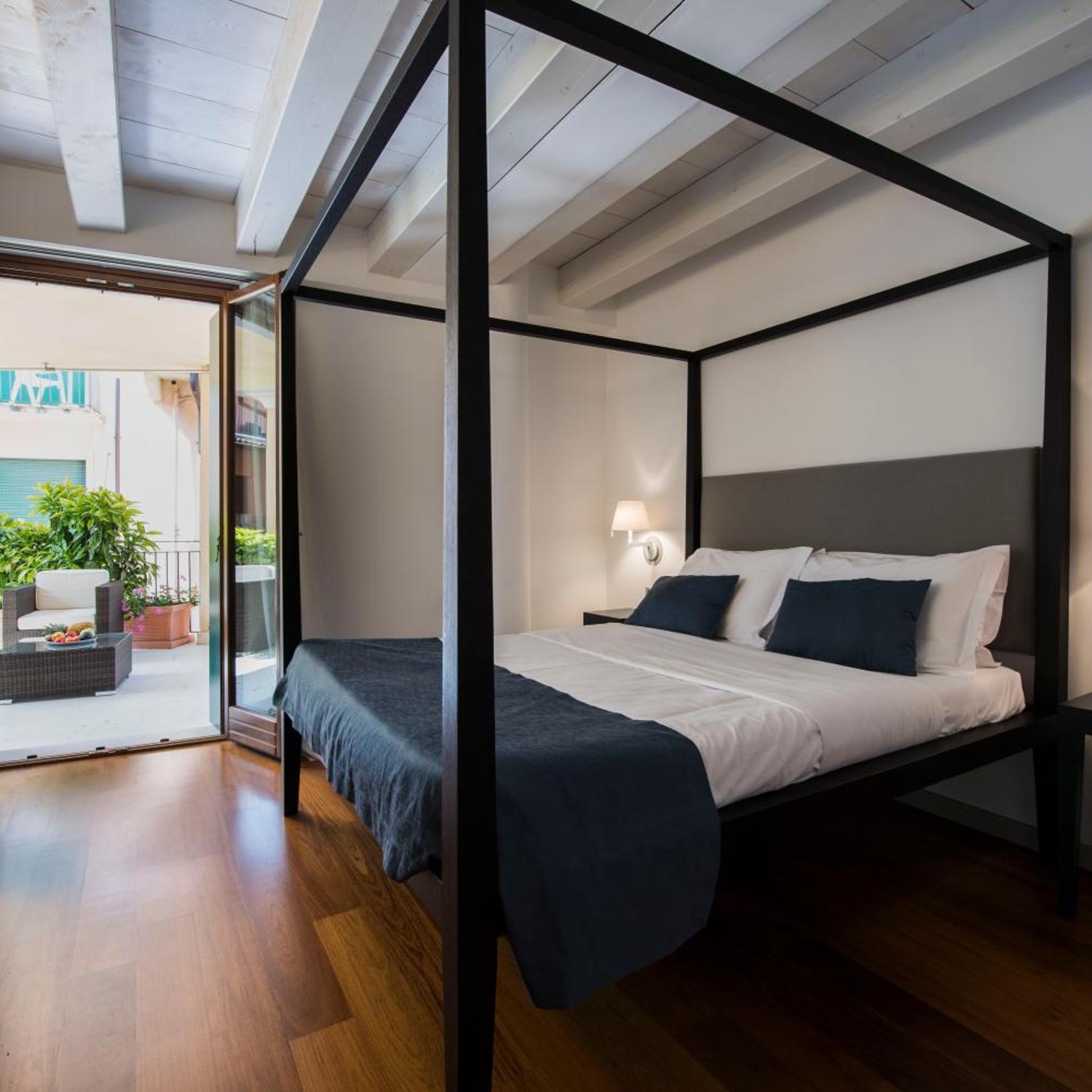 Room, Triple, Partial Lake View, Terrace