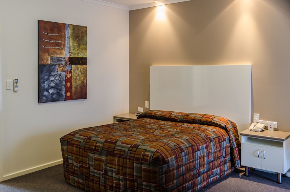 Standard, 1 Queen and 1 Single Bed