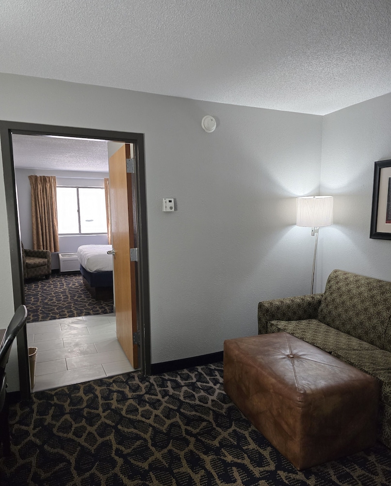 Greenstay Hotel and Suites St James 39/62