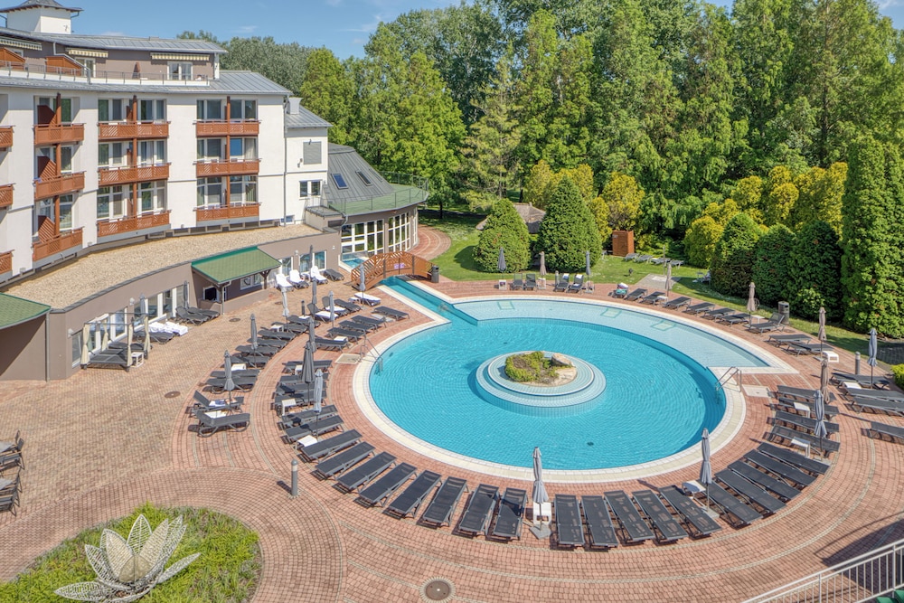 Lotus Therme Hotel And Spa Formerly Rogner Hotel Spa Lotus Therme 82/84