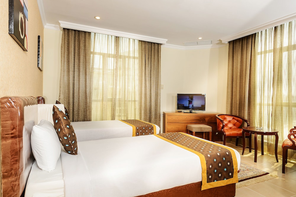 Bravo Royal Hotel Suites 18/43