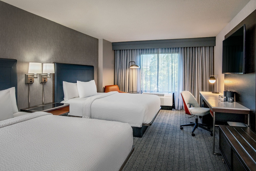 غرفة بسريرين كوين، Courtyard by Marriott Boston Billerica Bedford 2/4