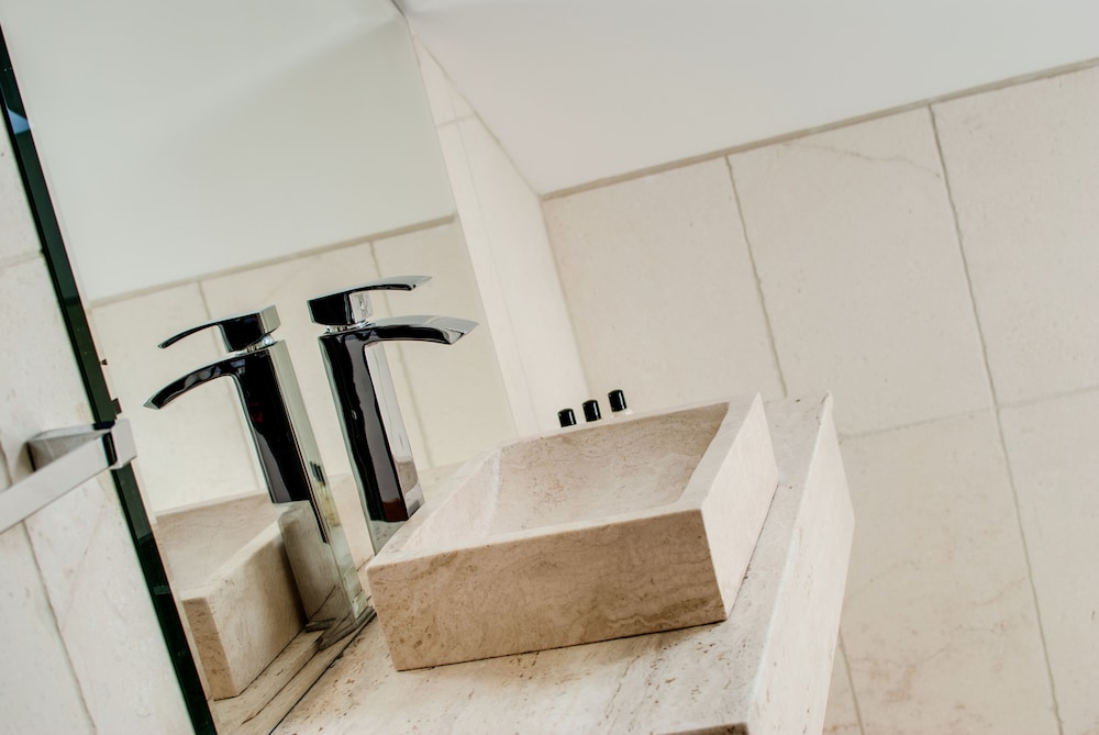Base Serviced Apartments - Sir Thomas Street 3/57