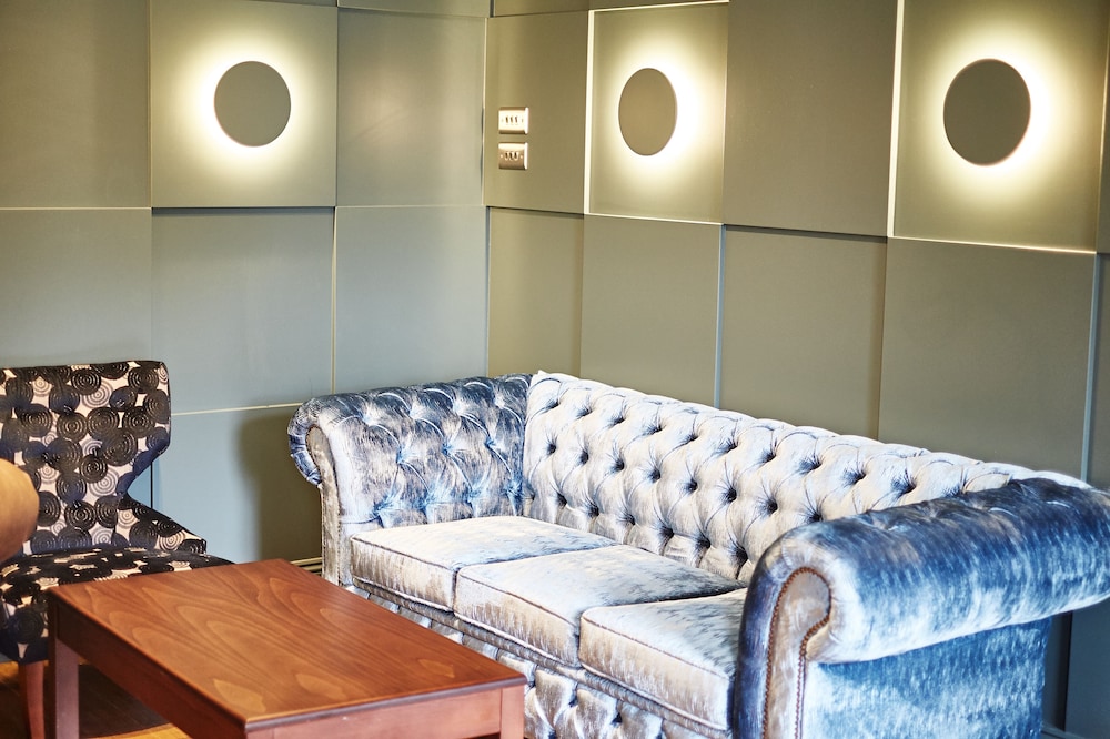 Chequers Hotel 32/58