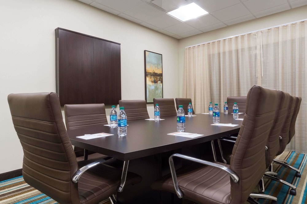 Hawthorn Suites By Wyndham Wheeling At the Highlands 32/45