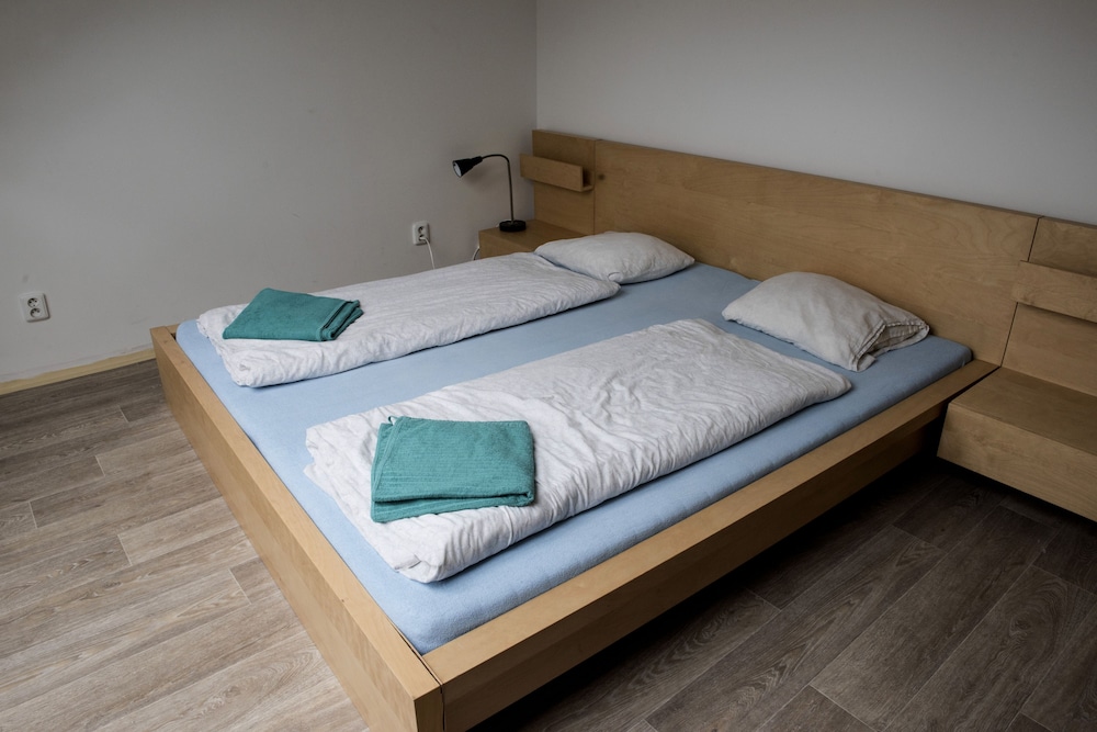 Hostel Eleven 16/48
