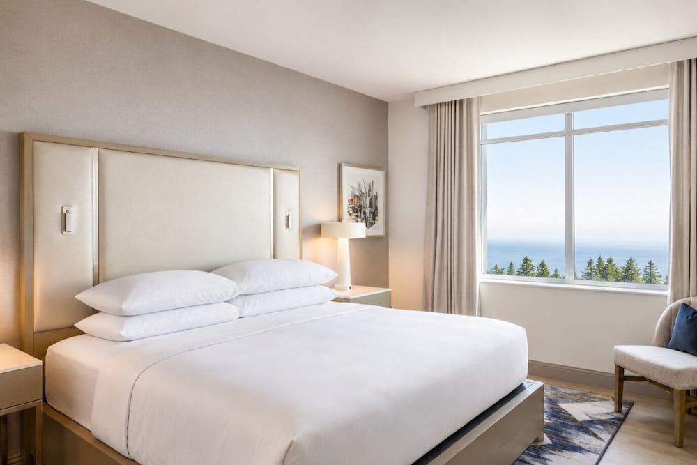 Deluxe, King Bed, with View