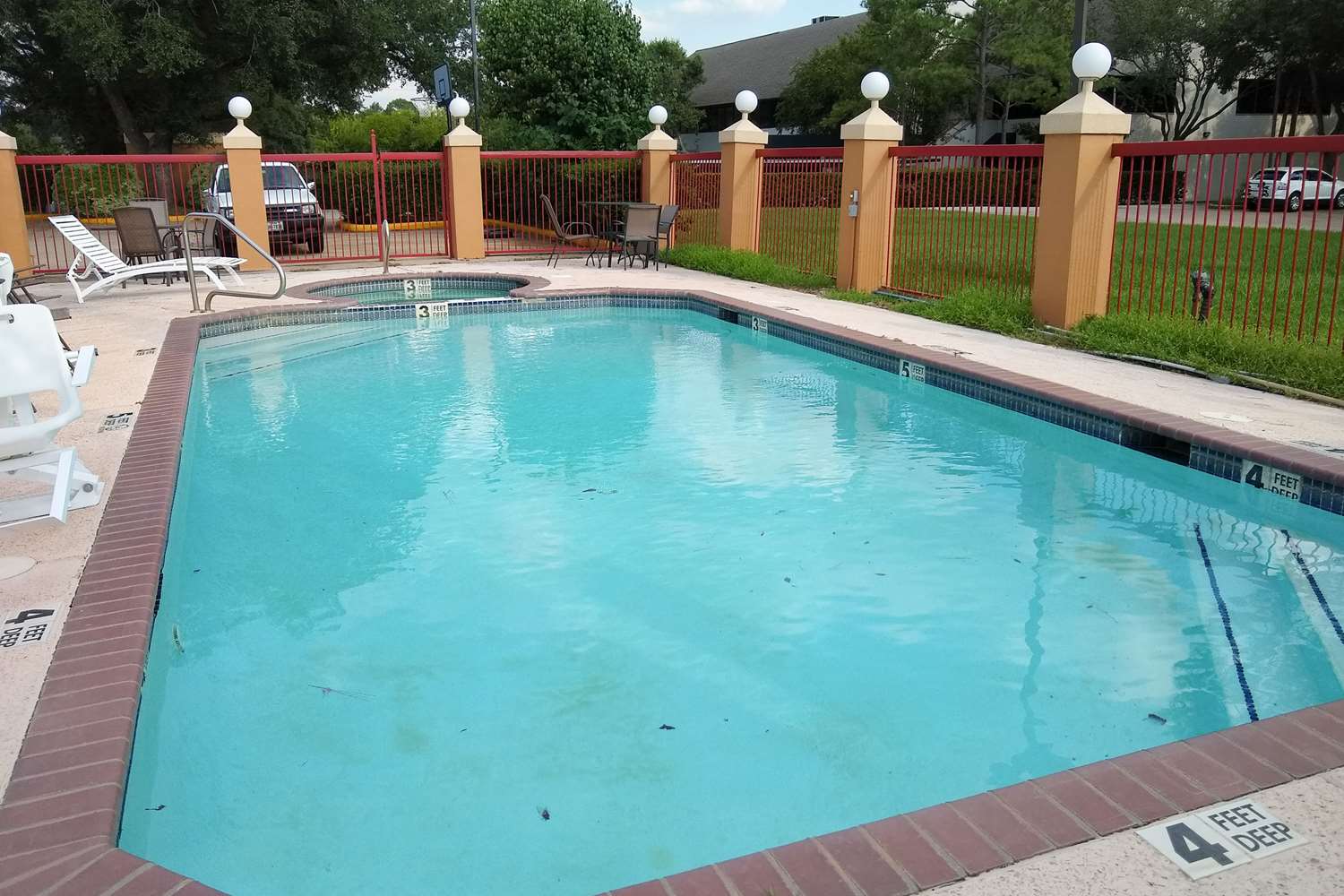 Econo Lodge Inn & Suites West - Energy Corridor 24/43