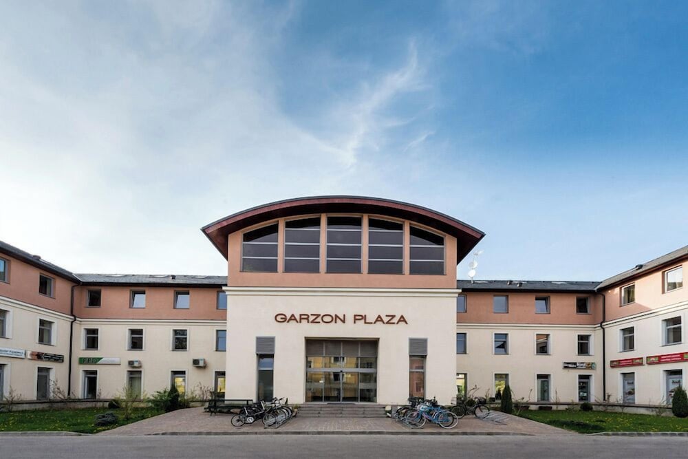 Garzon Plaza 3/48