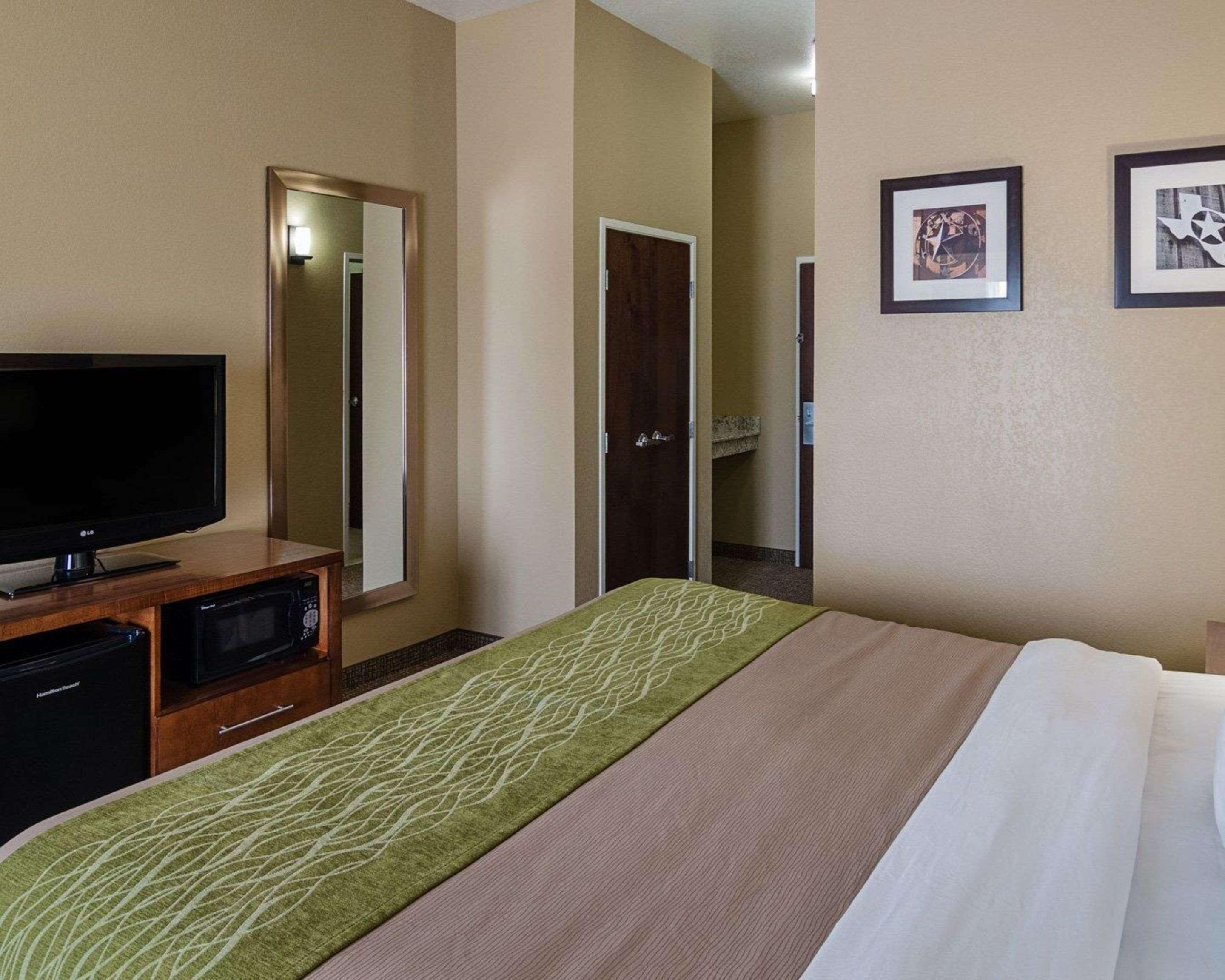 ROOM, KING BED