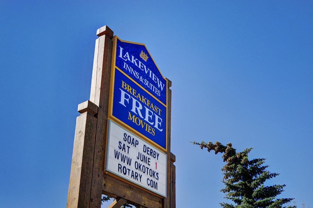 Lakeview Inn & Suites 2/60