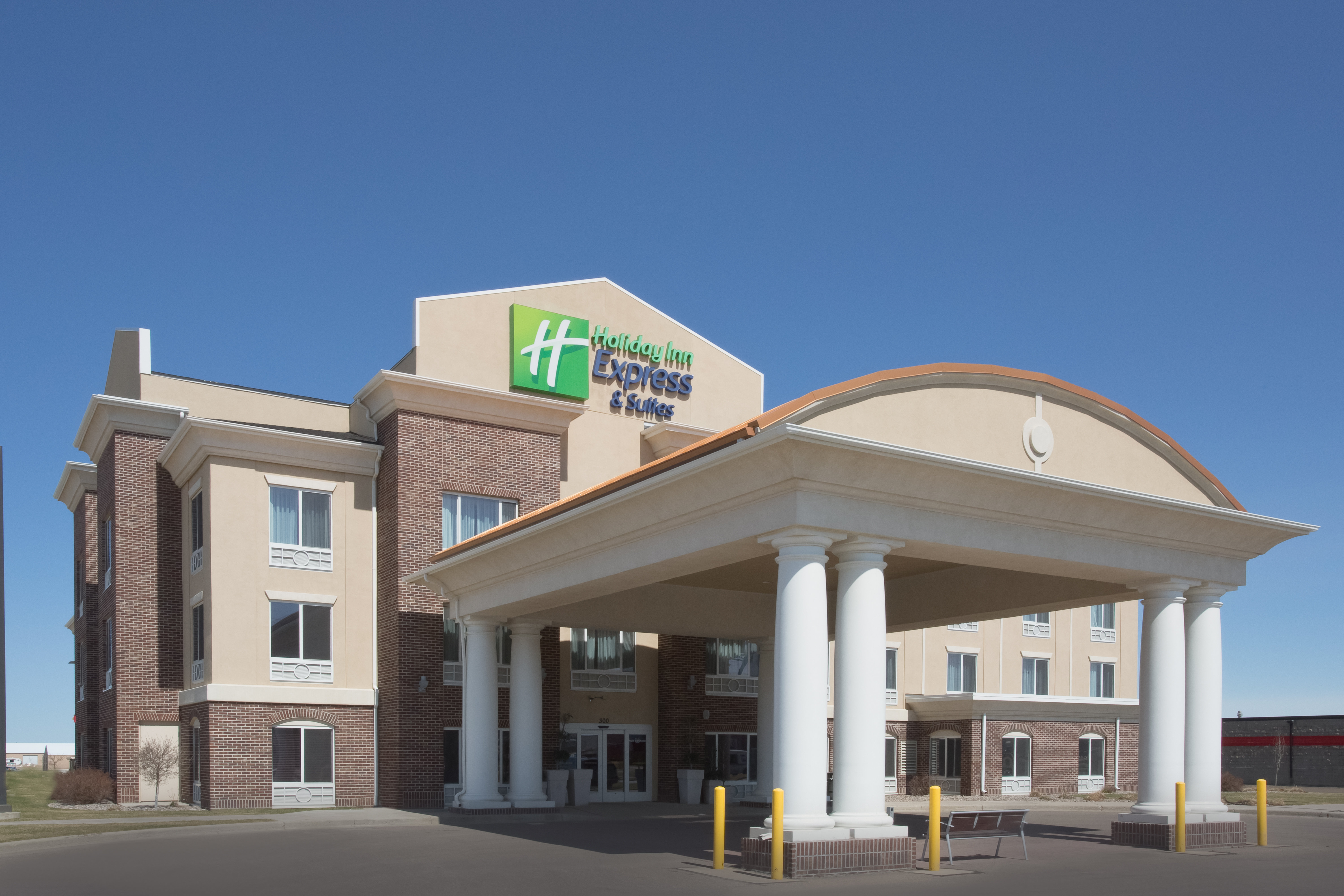 Holiday Inn Express and Suites Minot 7/50