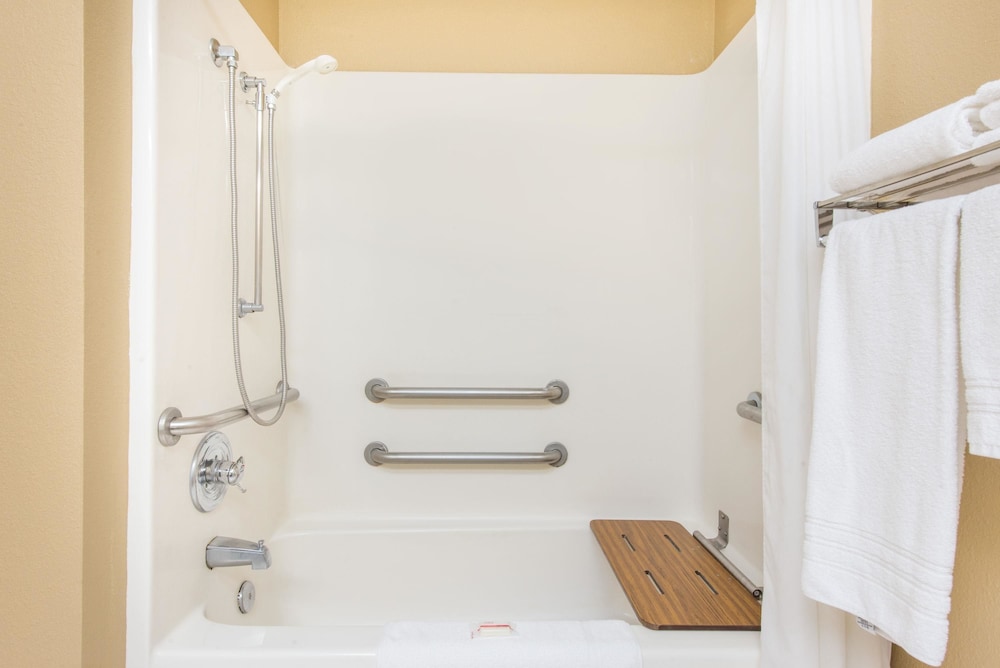 Microtel Inn & Suites by Wyndham Independence 6/29