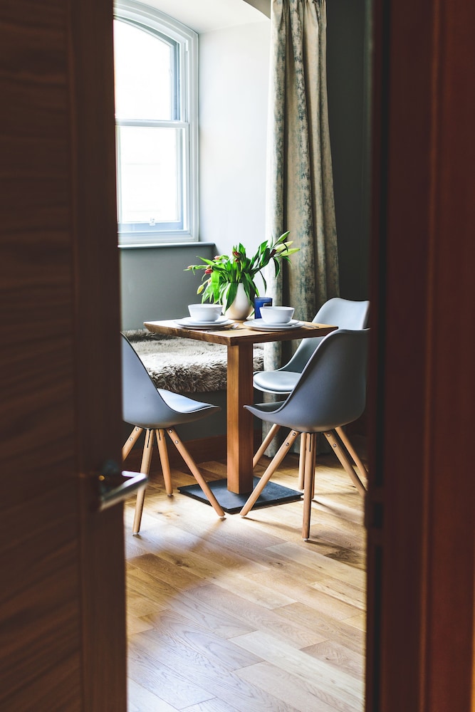 Mono Suites 21/30