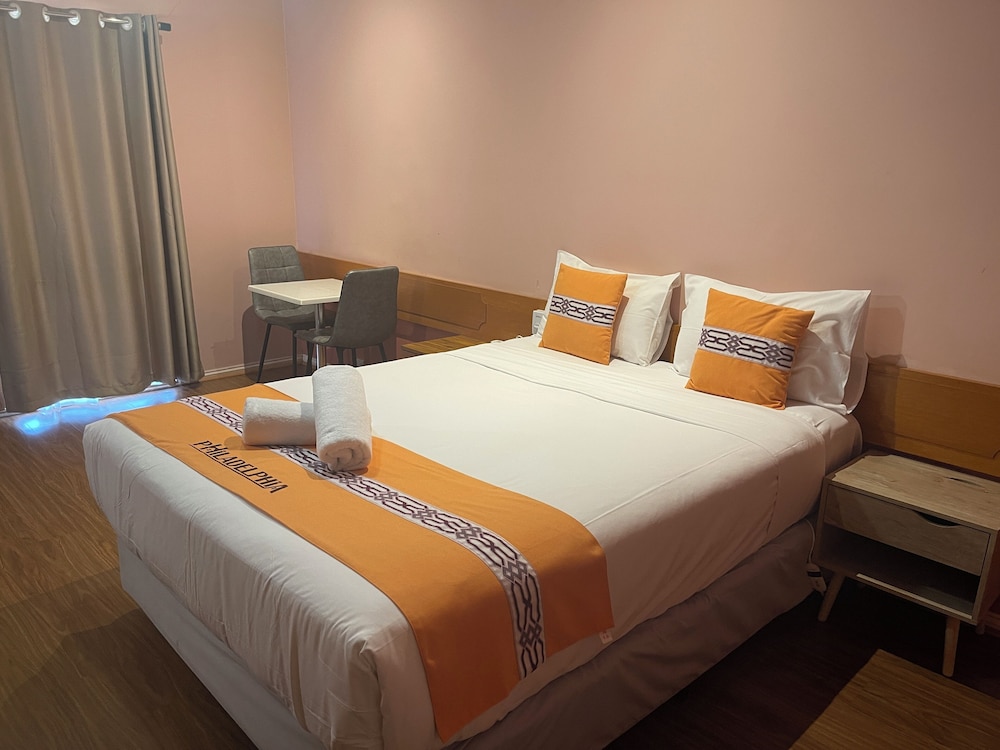 Room, Queen Bed, Pet Friendly