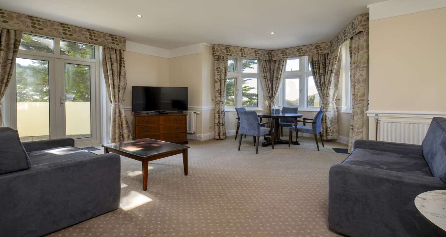 Bournemouth Carlton Hotel By Sunday 18/27