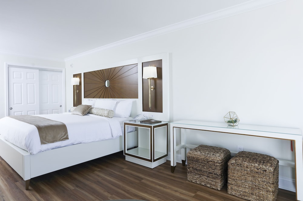 La Mer Beachfront Inn 16/38