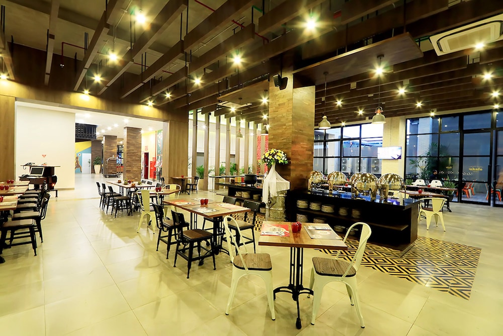 Hotel FortunaGrande Jember 33/61