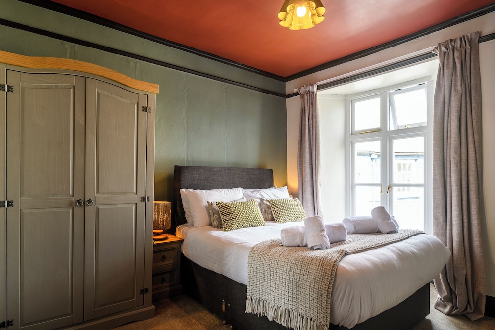 The Crown Hotel 13/50